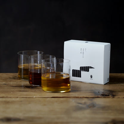 水と。お茶を贈る人のお茶っ葉
